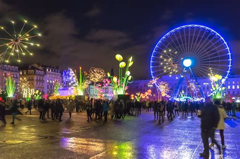  Festa delle Luci Una Esplosione di Colori Emisferi e Movimento